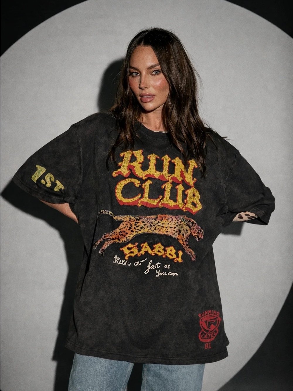 SABBI - THE VERY OVERSIZED RUN CLUB TEE